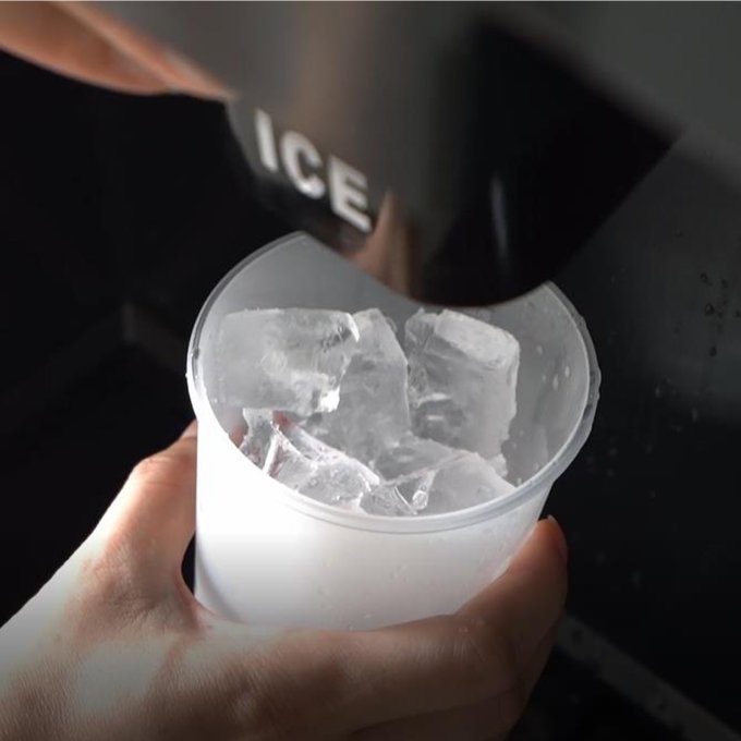 DISTRIBUTEUR DE GLACE 60KG